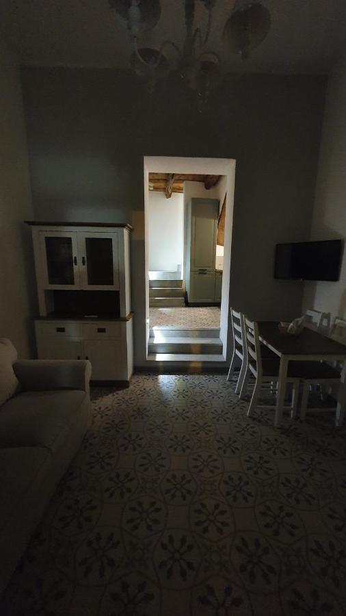 Villasimius: tra mare e vita notturna. Esterno foto