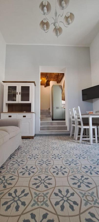 Villasimius: tra mare e vita notturna. Esterno foto